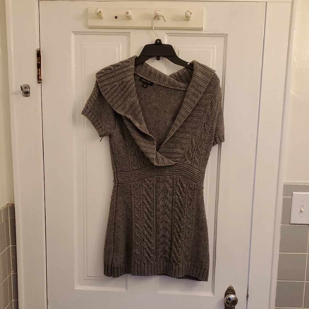 Banana Republic Women's V-Neck Sweater in Gray
